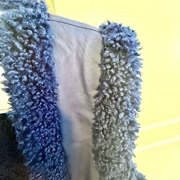 NWT WeWoreWhat reversible vest, “the Sherpa Reversible Vest”, which offers versa - Picture 7 of 9